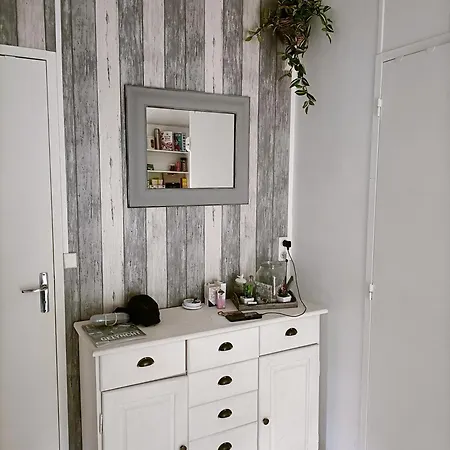 木屋 Cozy Retreat In *